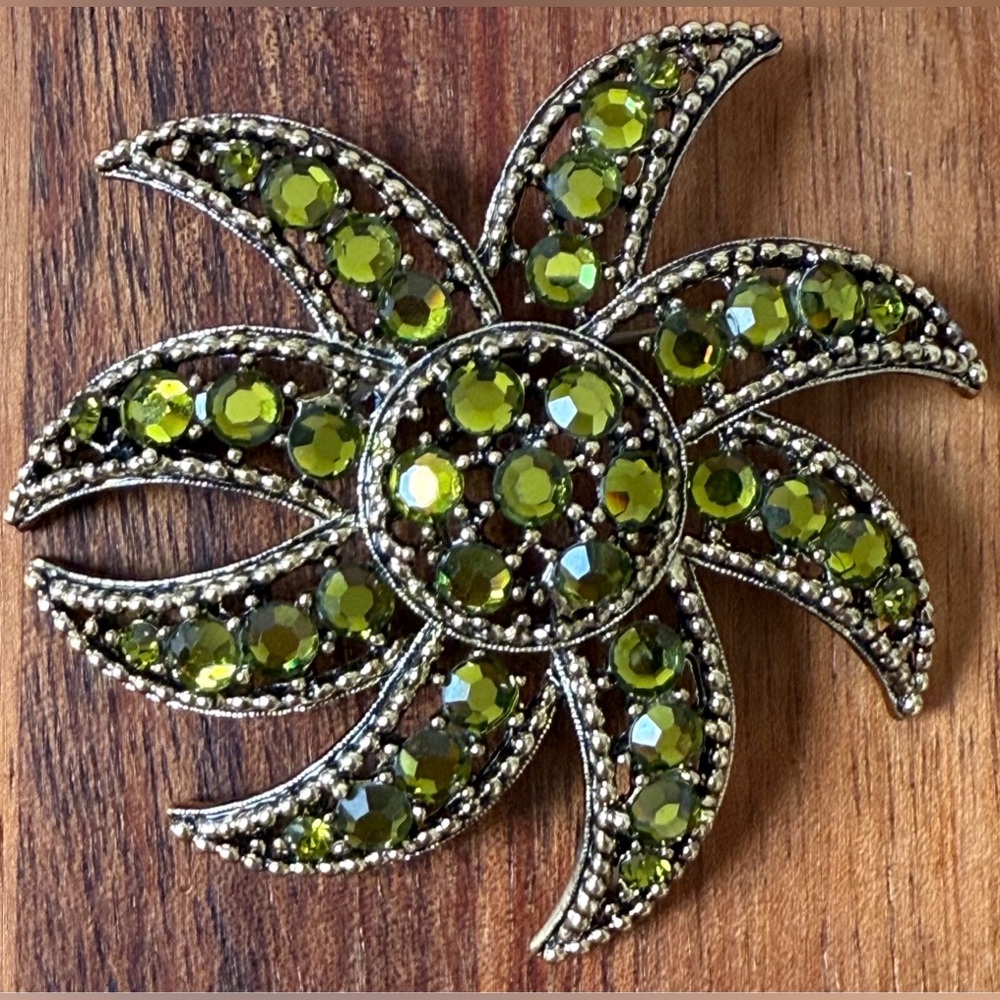 VTG Albert Weiss Starfish Floral Avocado Green Glass Rhinestone Brooch Pin